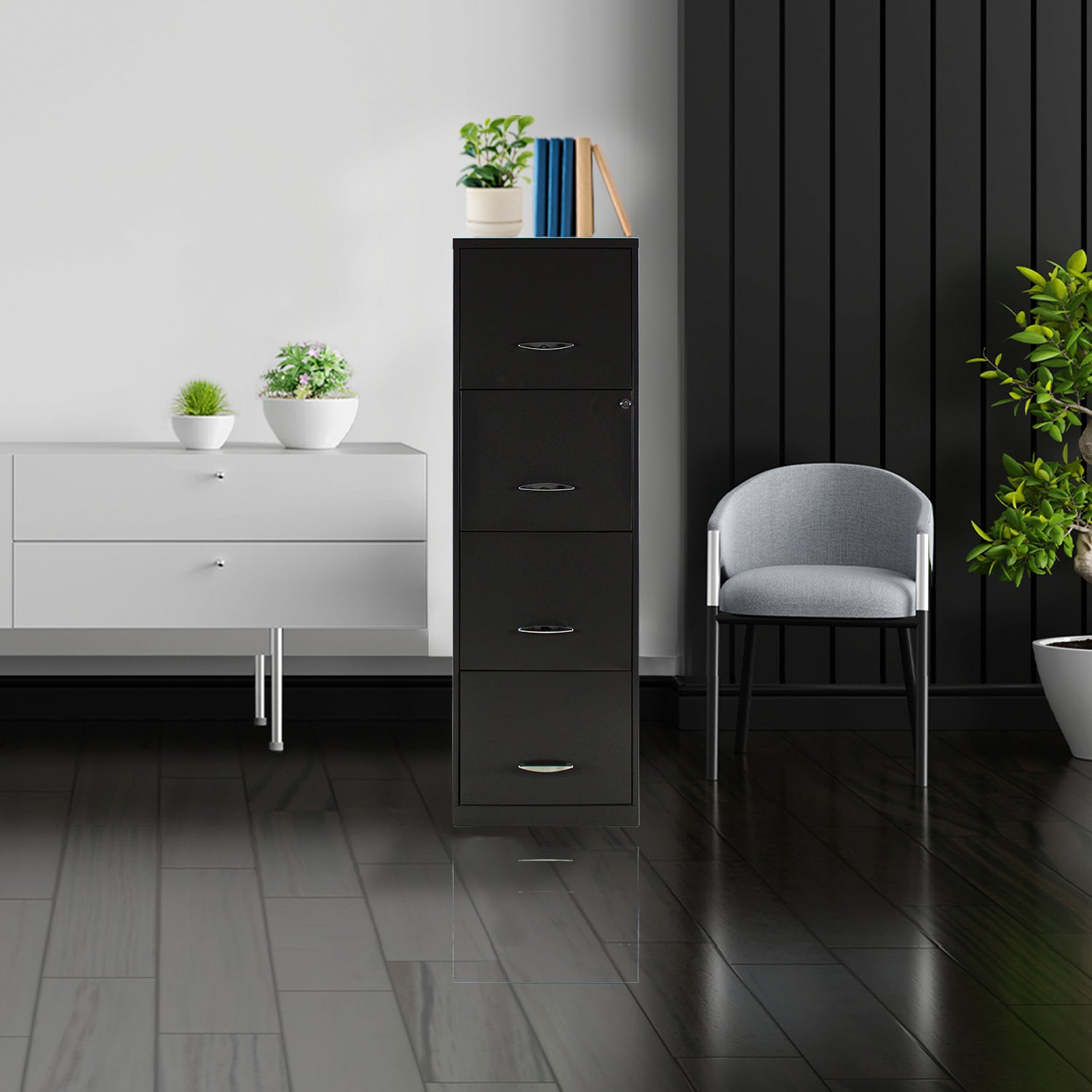 Archivero metálico negro entre una credenza moderna y silla contemporánea