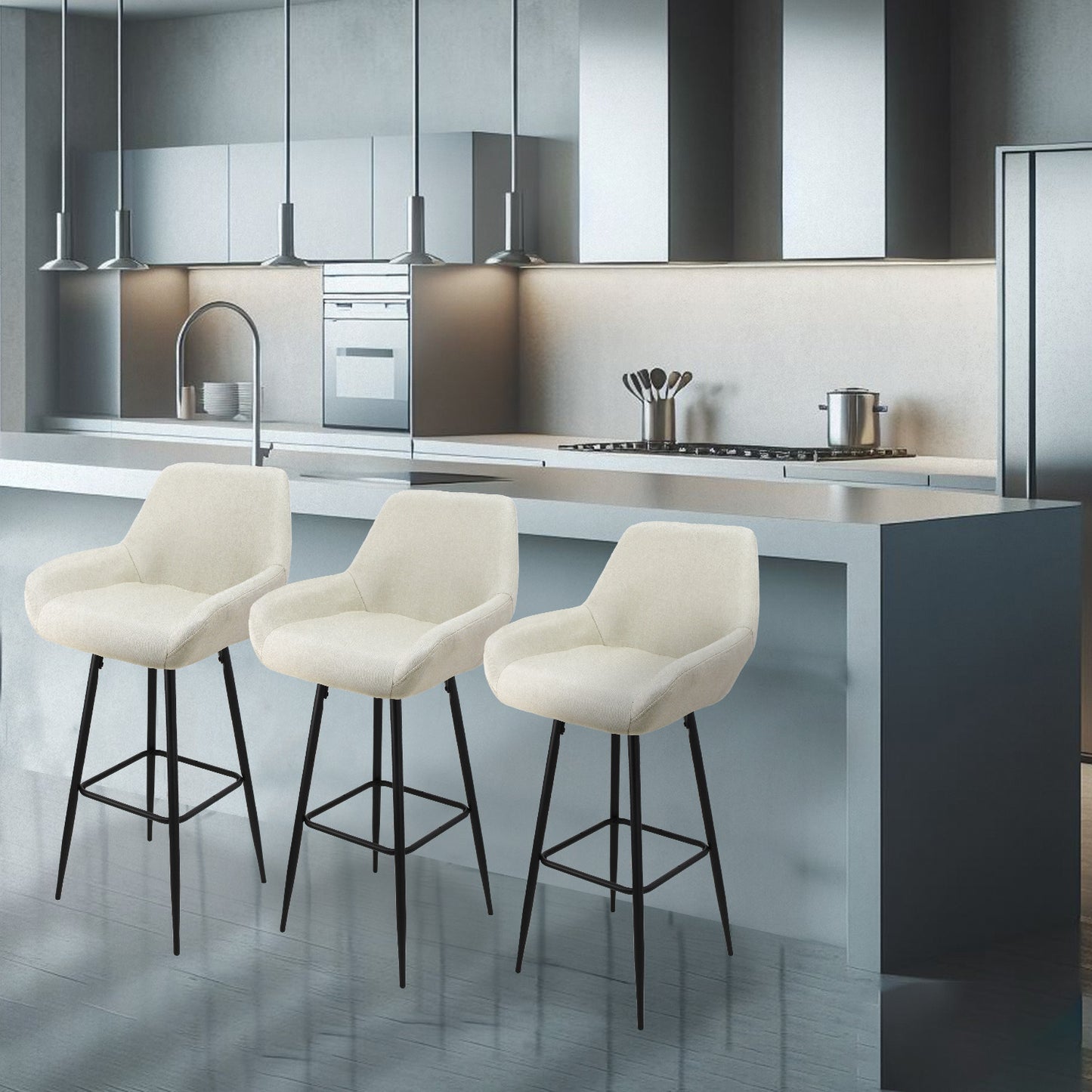 Banco tapizado en tela beige con estructura negra ambientado en una barra de cocina